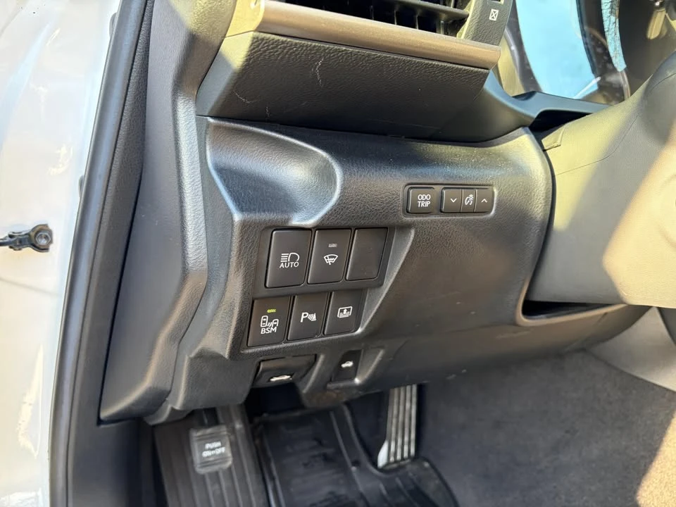 2018 Lexus IS 3rd Gen - Image 9 of 18