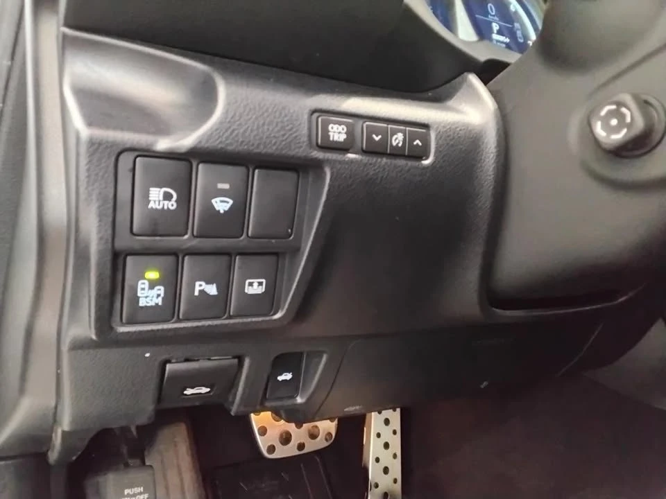 2018 Lexus IS 3rd Gen - Image 17 of 20