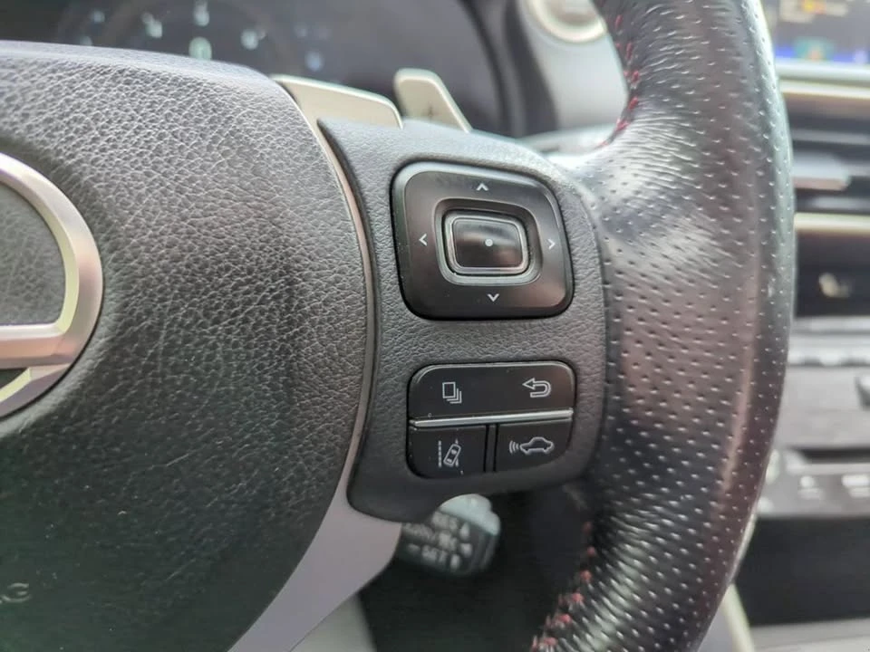 2018 Lexus IS 3rd Gen - Image 16 of 20