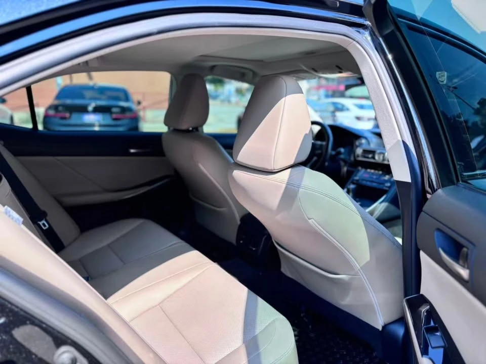 2018 Lexus IS 3rd Gen - Image 10 of 20