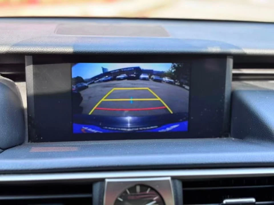 2018 Lexus IS 3rd Gen - Image 18 of 20