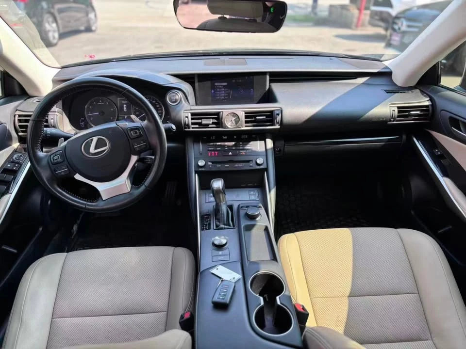 2018 Lexus IS 3rd Gen - Image 16 of 20