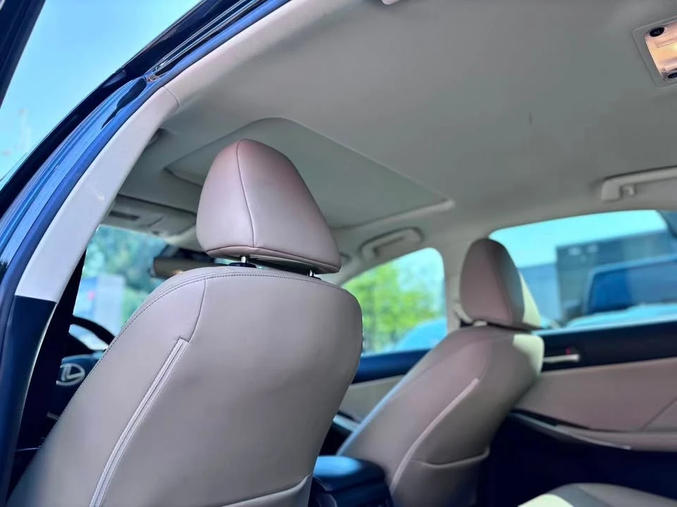 2018 Lexus IS 3rd Gen - Image 17 of 20