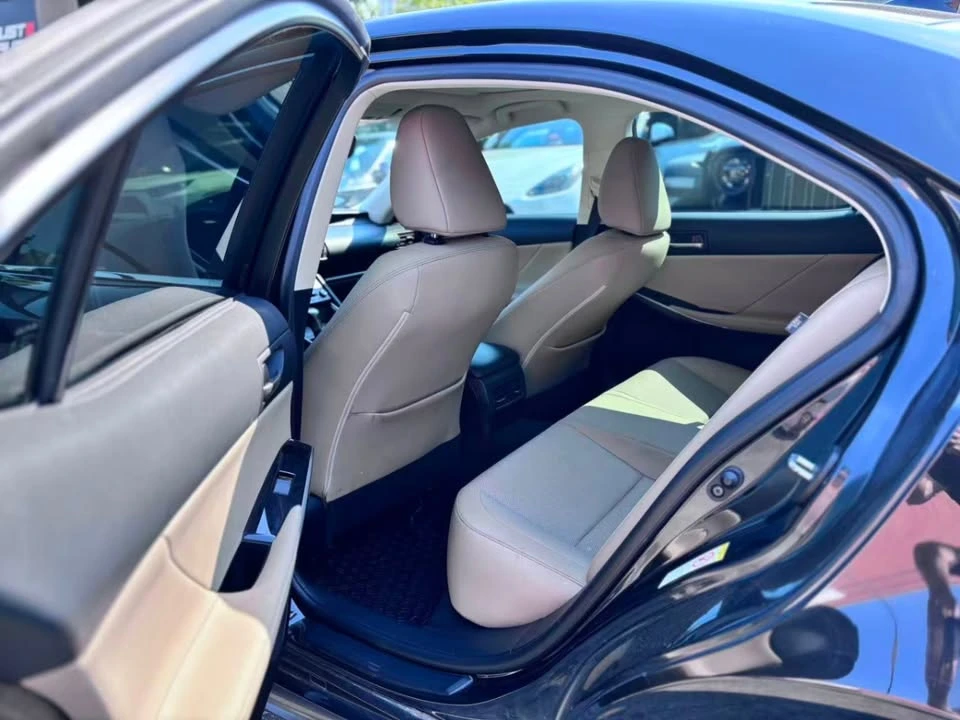 2018 Lexus IS 3rd Gen - Image 9 of 20