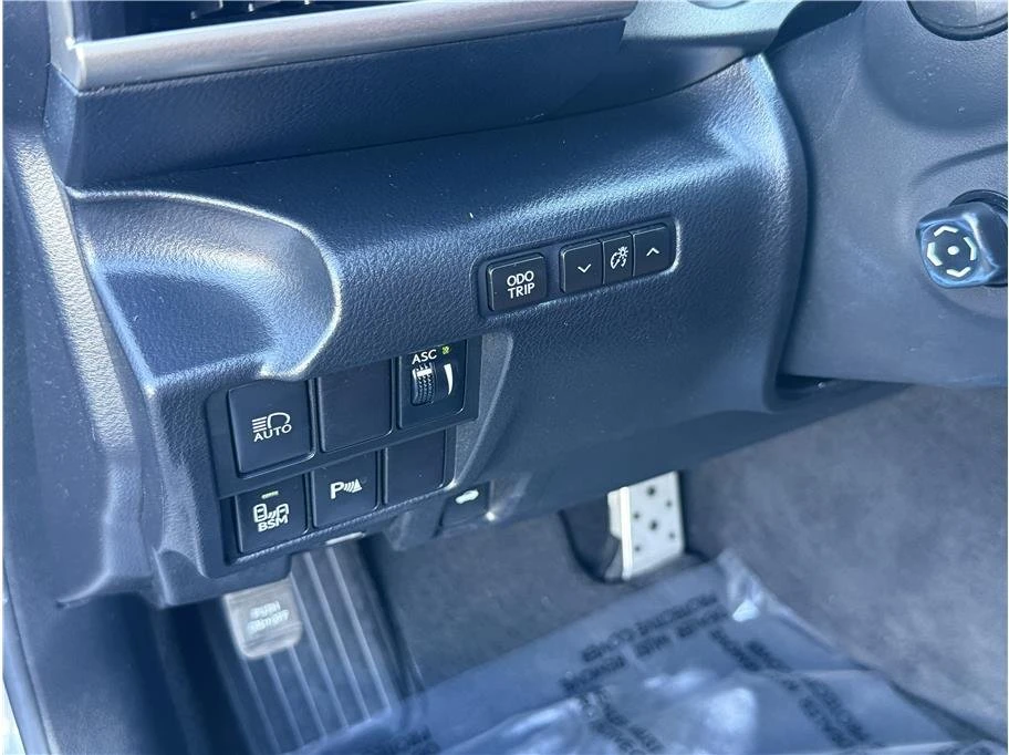 2018 Lexus IS 3rd Gen - Image 16 of 20