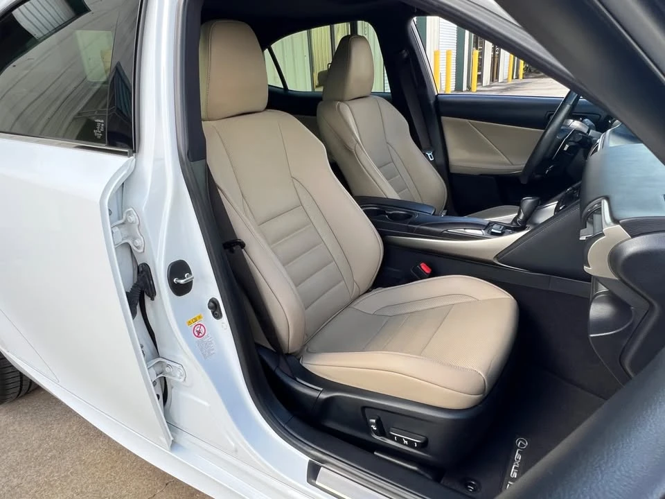 2018 Lexus IS 3rd Gen - Image 17 of 19