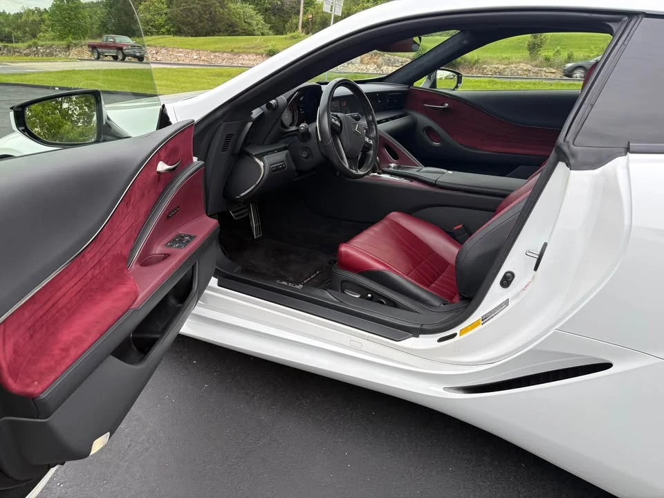 2018 Lexus LC - Image 12 of 16