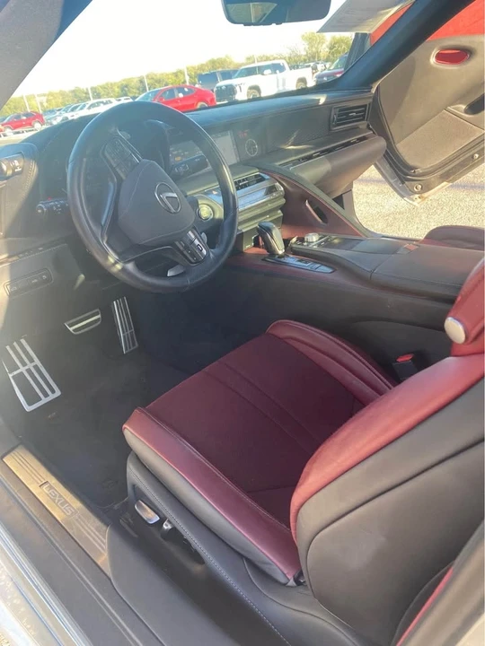 2018 Lexus LC - Image 6 of 10