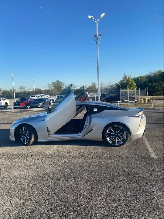 2018 Lexus LC - Image 4 of 10