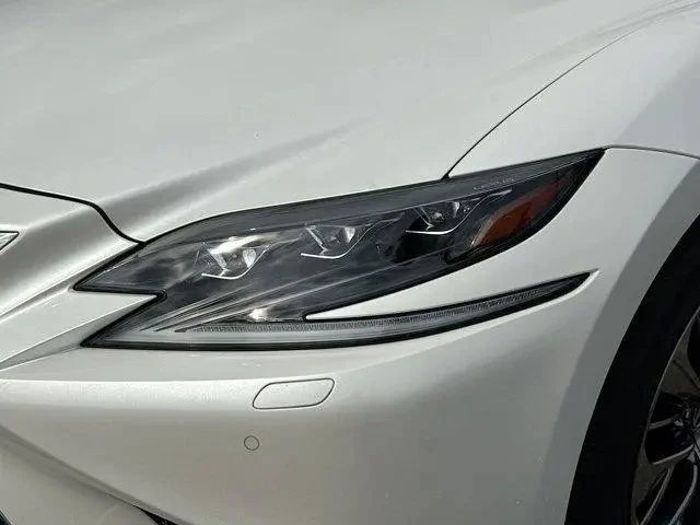 2018 Lexus LS 5th Gen - Image 9 of 20