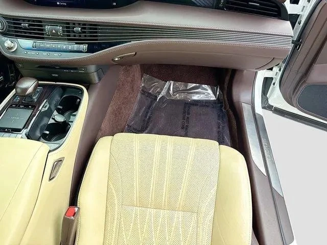 2018 Lexus LS 5th Gen - Image 18 of 20