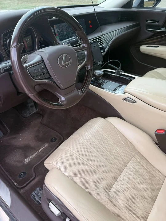 2018 Lexus LS 5th Gen - Image 16 of 20