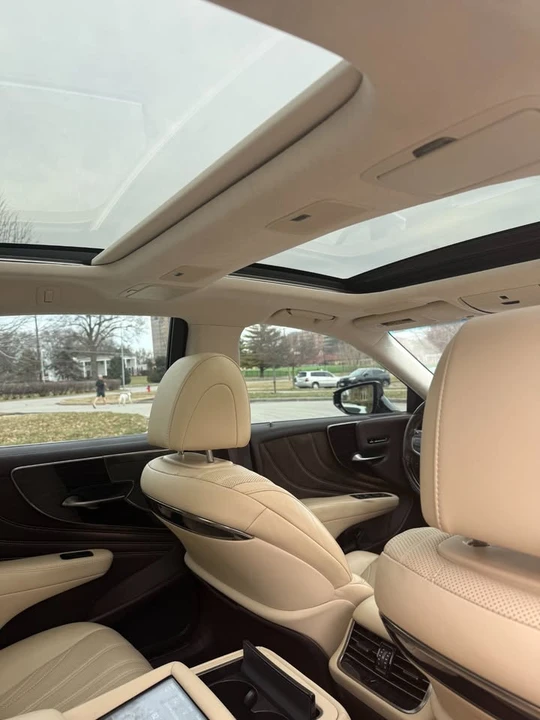 2018 Lexus LS 5th Gen - Image 11 of 20