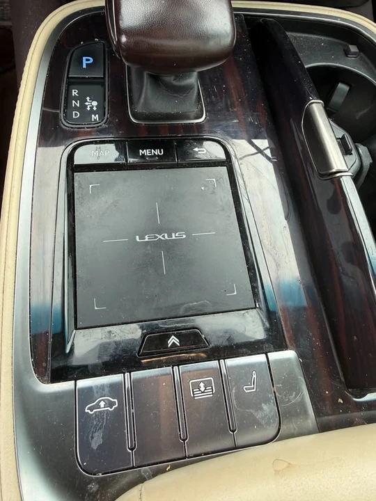2018 Lexus LS 5th Gen - Image 19 of 20
