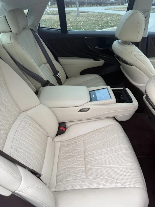 2018 Lexus LS 5th Gen - Image 13 of 20