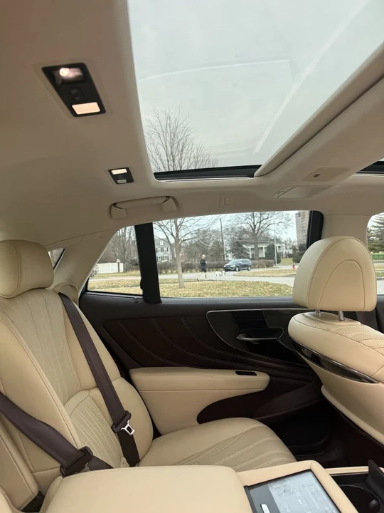 2018 Lexus LS 5th Gen - Image 12 of 20