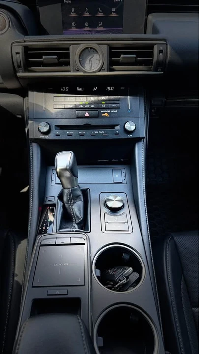2018 Lexus RC - Image 3 of 13