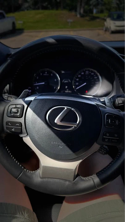 2018 Lexus RC - Image 10 of 13