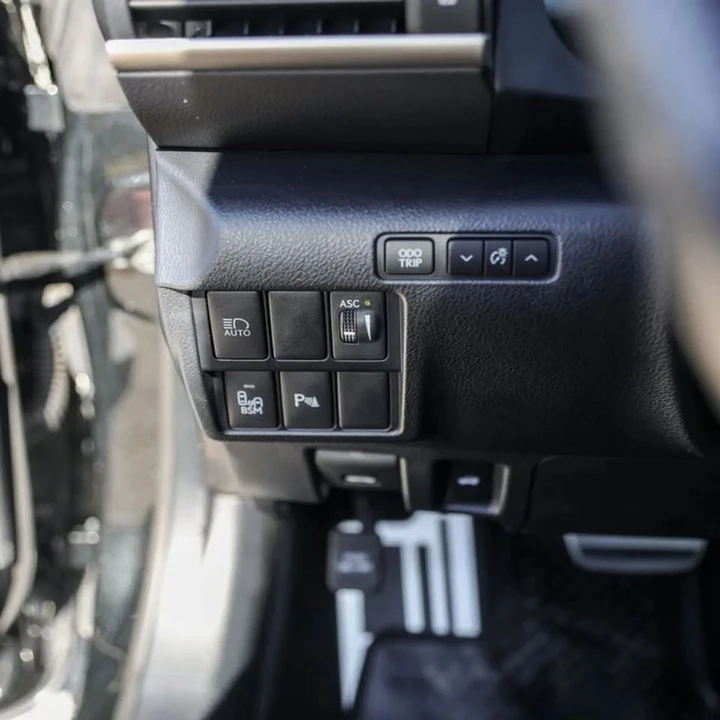 2018 Lexus RC - Image 15 of 20