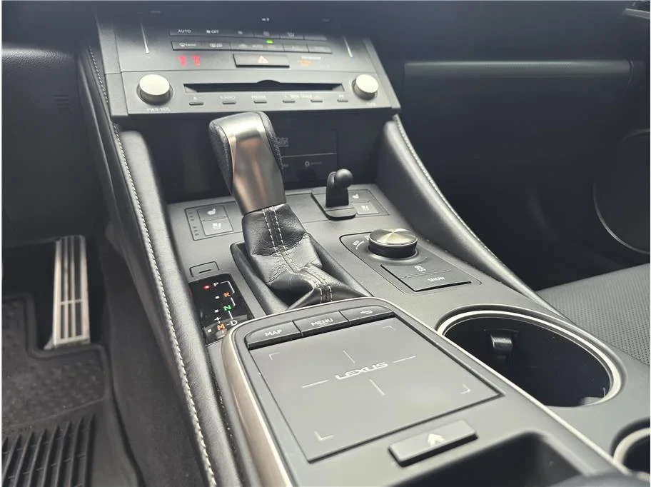 2018 Lexus RC - Image 6 of 6