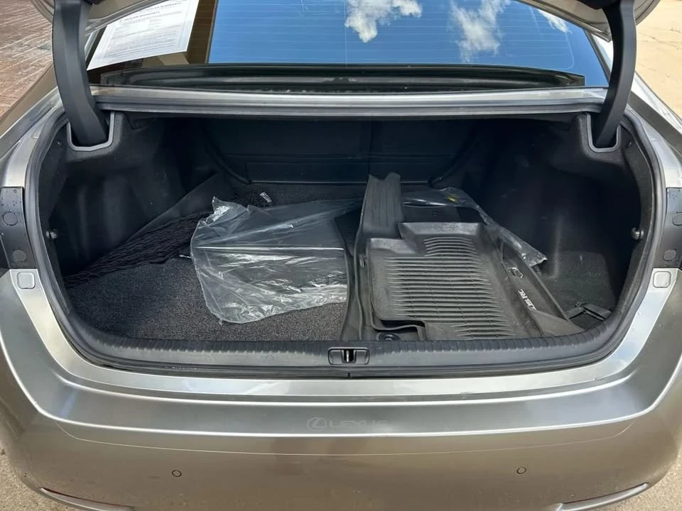 2018 Lexus RC - Image 8 of 15