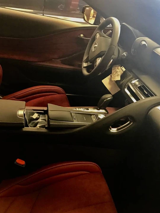 2018 Lexus LC - Image 8 of 8