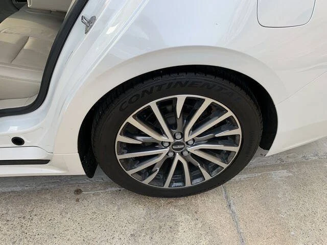 2018 Lincoln Continental 10th Gen - Image 12 of 18