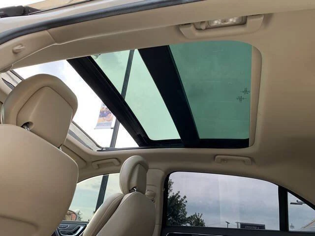 2018 Lincoln Continental 10th Gen - Image 14 of 18