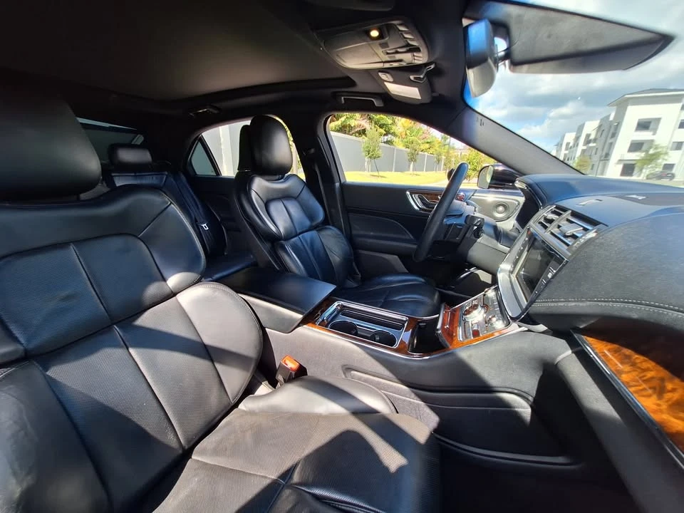 2018 Lincoln Continental 10th Gen - Image 5 of 10