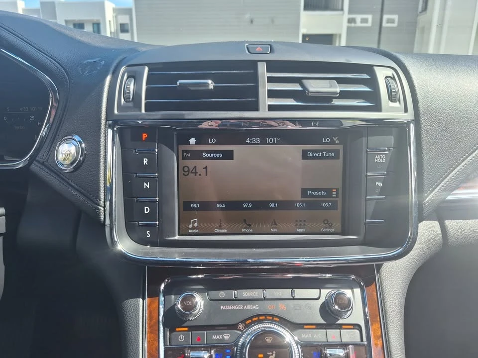 2018 Lincoln Continental 10th Gen - Image 7 of 10