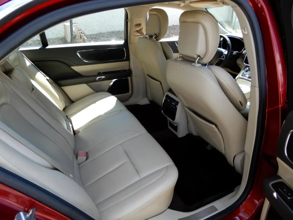 2018 Lincoln Continental 10th Gen - Image 9 of 19
