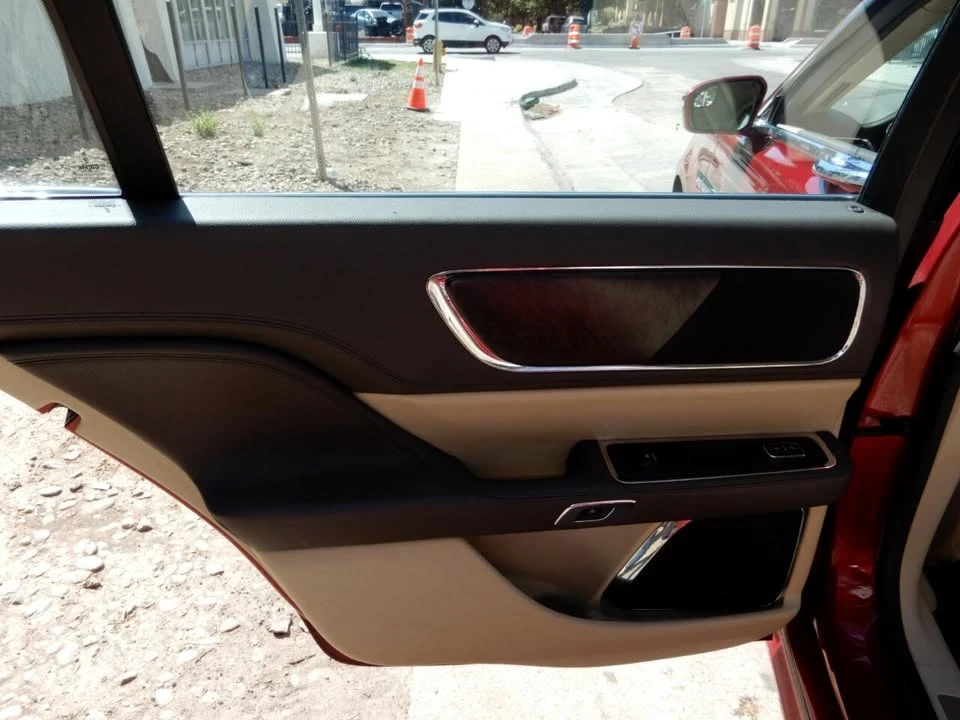 2018 Lincoln Continental 10th Gen - Image 16 of 19