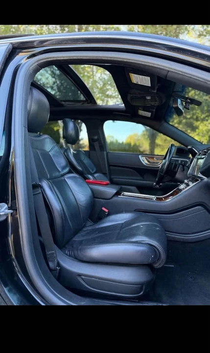 2018 Lincoln Continental 10th Gen - Image 7 of 18