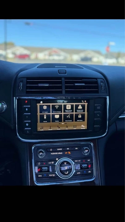 2018 Lincoln Continental 10th Gen - Image 16 of 18