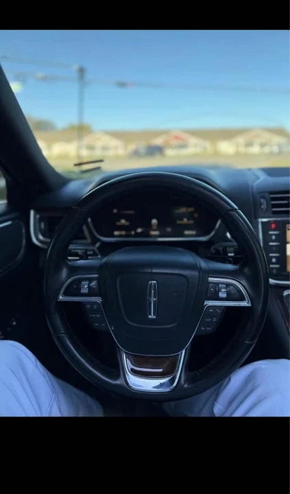 2018 Lincoln Continental 10th Gen - Image 12 of 18