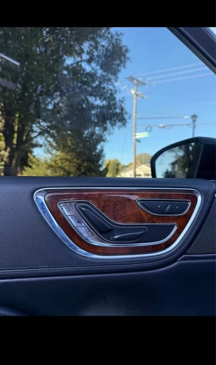 2018 Lincoln Continental 10th Gen - Image 11 of 18