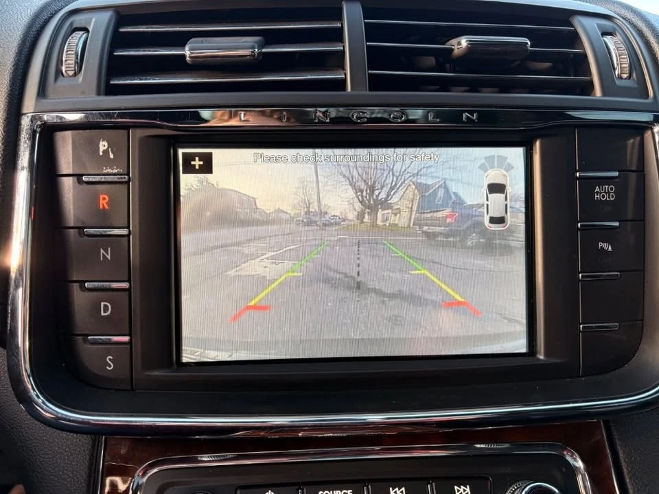2018 Lincoln Continental 10th Gen - Image 13 of 16