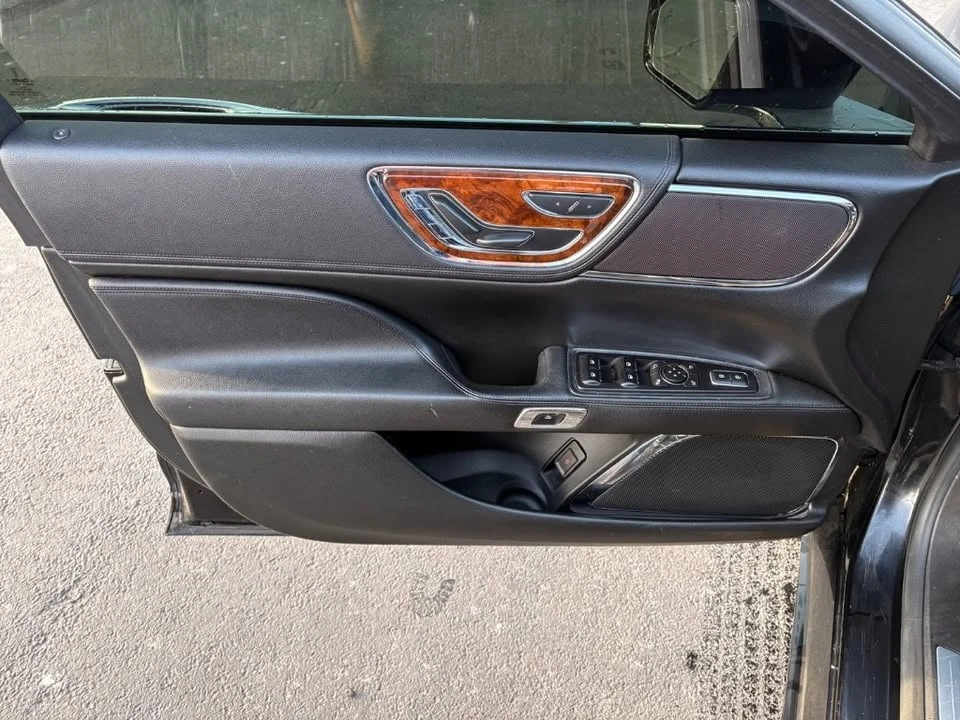 2018 Lincoln Continental 10th Gen - Image 7 of 16