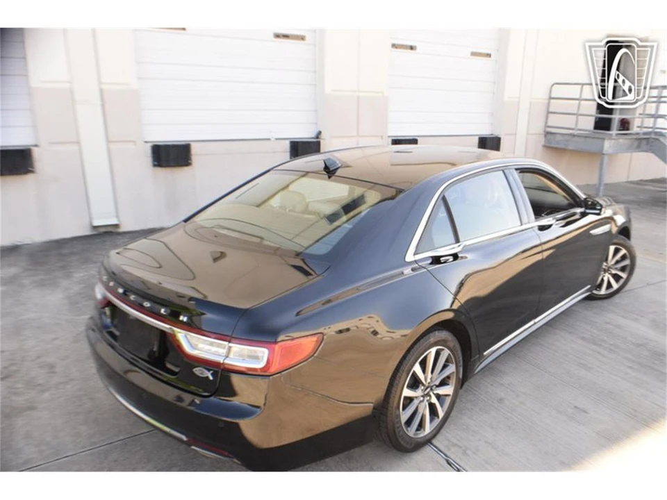 2018 Lincoln Continental 10th Gen - Image 11 of 31