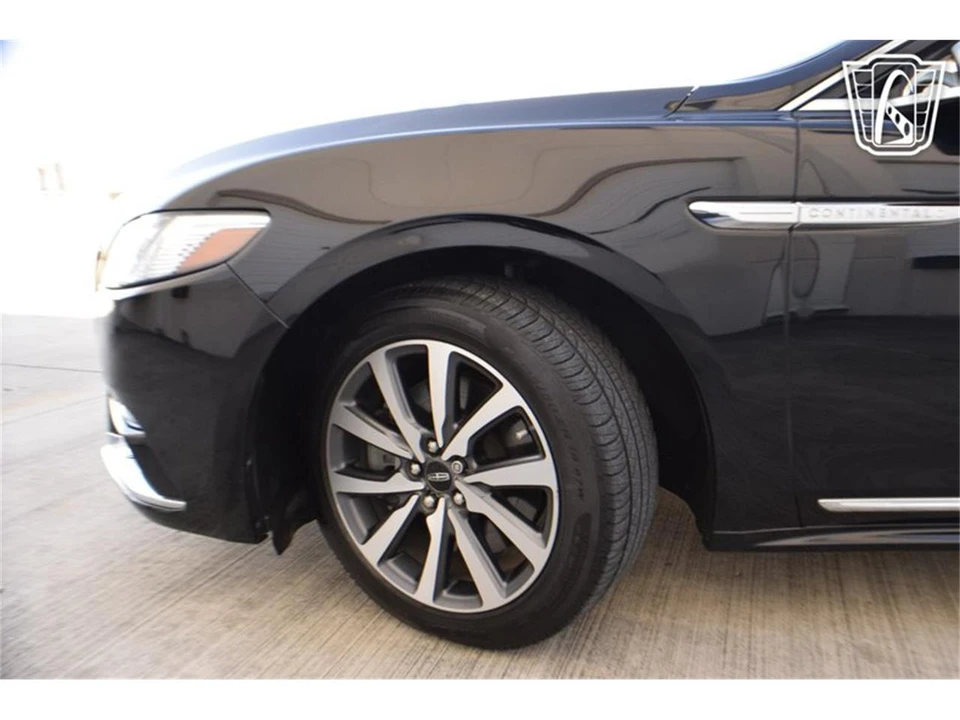 2018 Lincoln Continental 10th Gen - Image 27 of 31