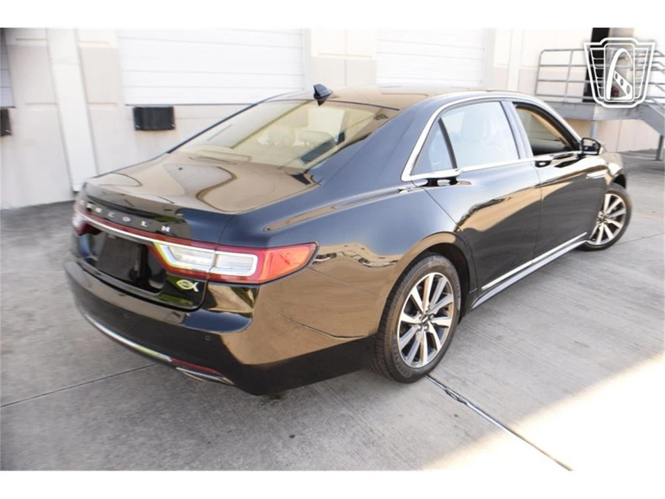 2018 Lincoln Continental 10th Gen - Image 12 of 31