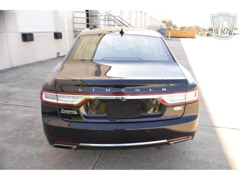 2018 Lincoln Continental 10th Gen - Image 9 of 31