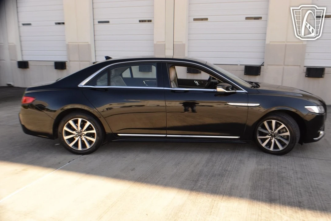 2018 Lincoln Continental 10th Gen - Image 17 of 21