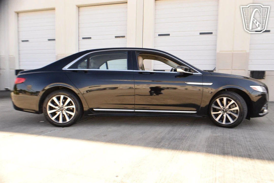 2018 Lincoln Continental 10th Gen - Image 17 of 21