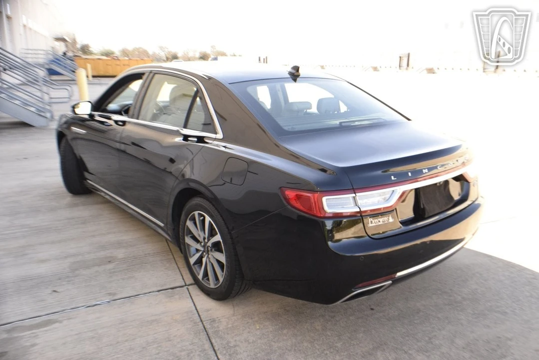 2018 Lincoln Continental 10th Gen - Image 8 of 21