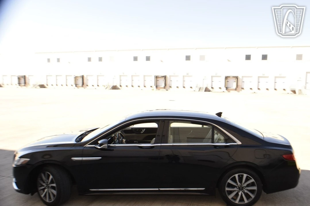 2018 Lincoln Continental 10th Gen - Image 3 of 21