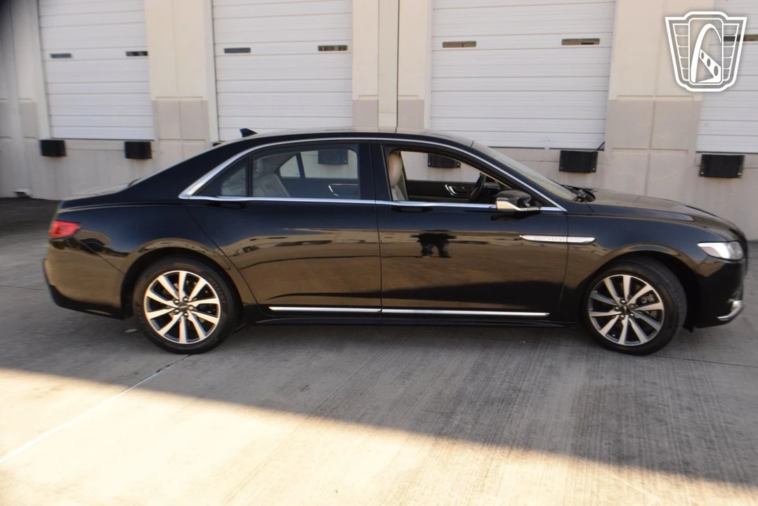 2018 Lincoln Continental 10th Gen - Image 16 of 21