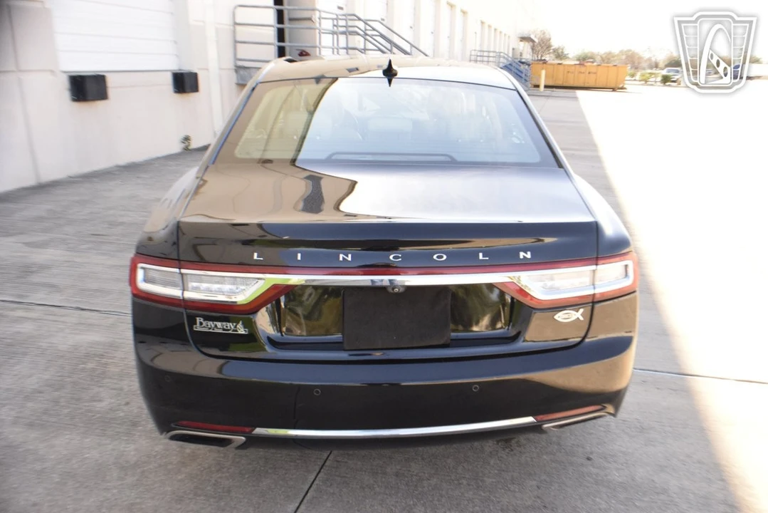 2018 Lincoln Continental 10th Gen - Image 10 of 21