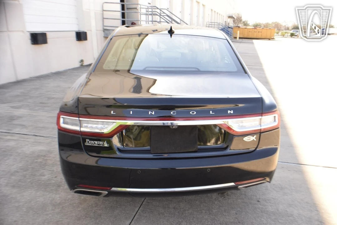 2018 Lincoln Continental 10th Gen - Image 11 of 21