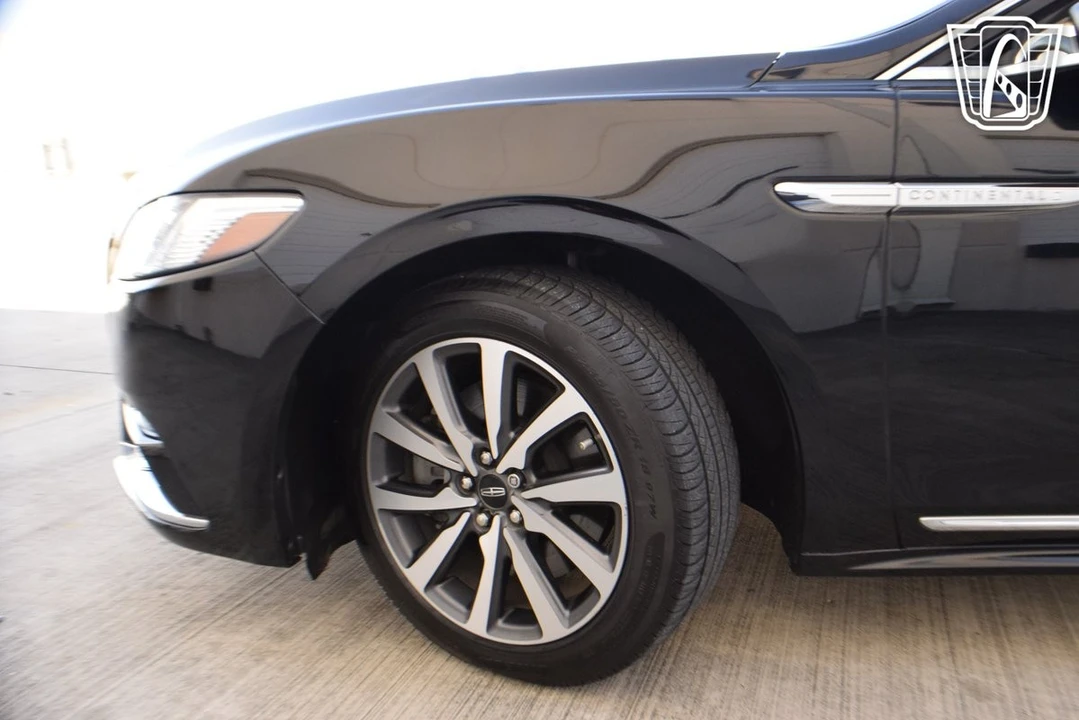 2018 Lincoln Continental 10th Gen - Image 28 of 31